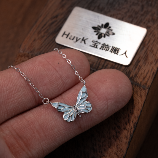 光る蝶ネックレス - s925 - D000904