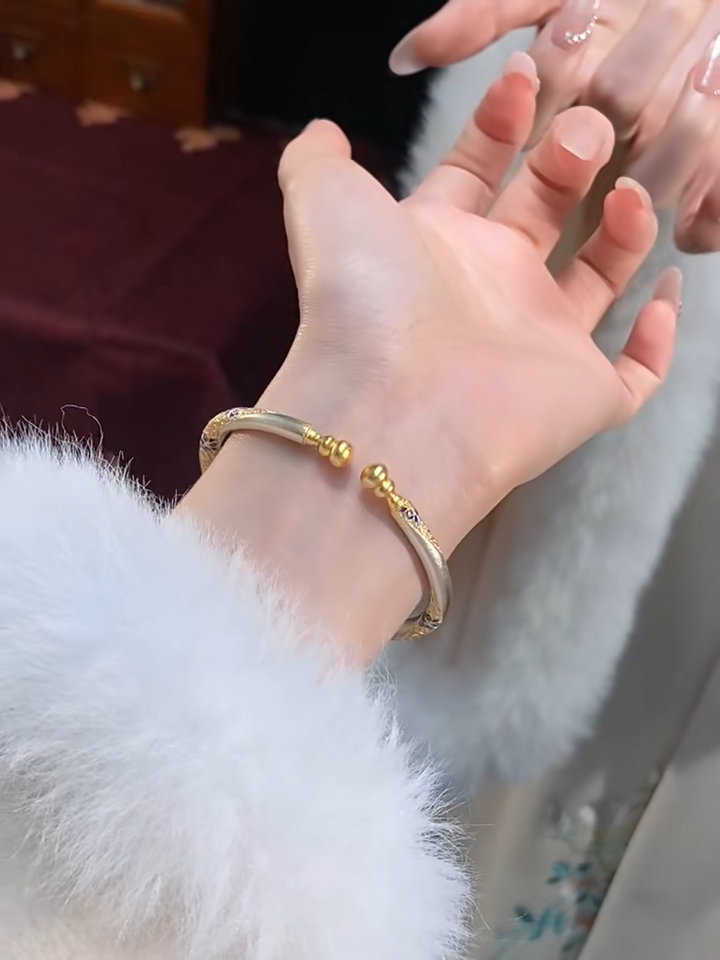 クラシックな立体花模様のバングル - S999 - K400009